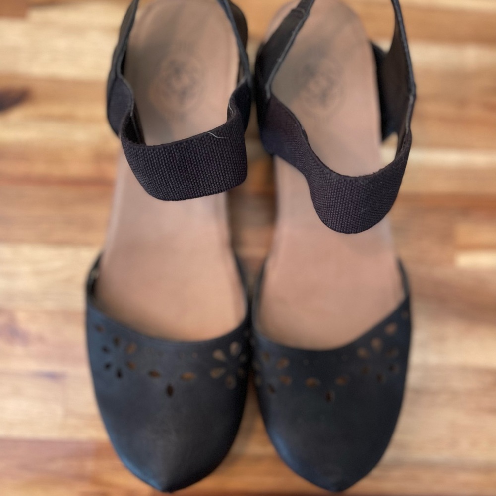 Hocus-pocus clog wedges